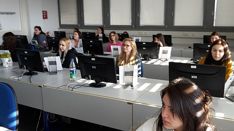 Absolventen der Euro Akademie sind für Arbeitgeber attraktive Job-Kandidaten