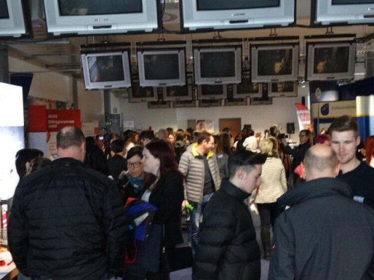 Erfolgreiche Arbeitsmarktmesse "Beruf und Bildung"