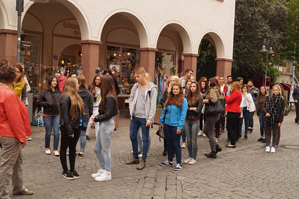 Erstes Kennenlernen: Stadtrundgang für die neuen Schüler