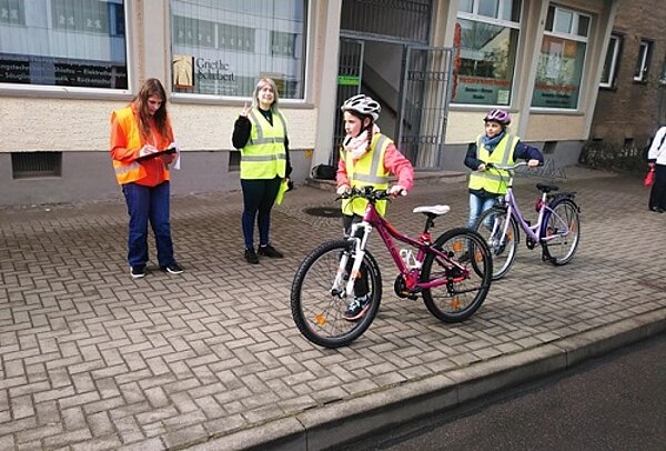 Fahrradprüfung an der Anhalt-Grundschule