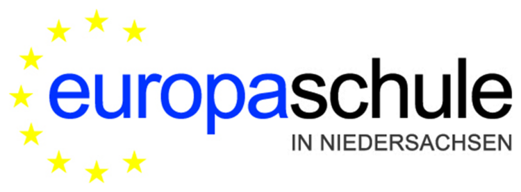Das Europaschulen Logo: Der gelbe Kreis der EU-Mitglieder als Sterne schwingt sich um in blau geschriebenes Wort Europa, dahinter in Schwarz das Wort Schule.