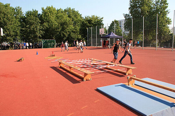 Erzieherklasse gestaltete Sommerfest der IGS „Regine Hildebrandt“ mit