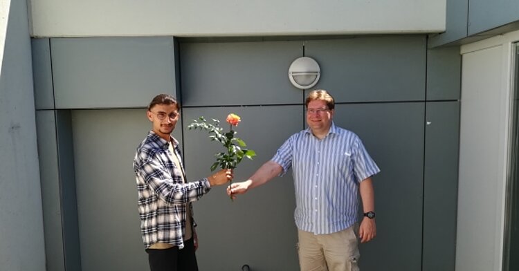 Drei Büro-Azubis schließen Ausbildung erfolgreich ab