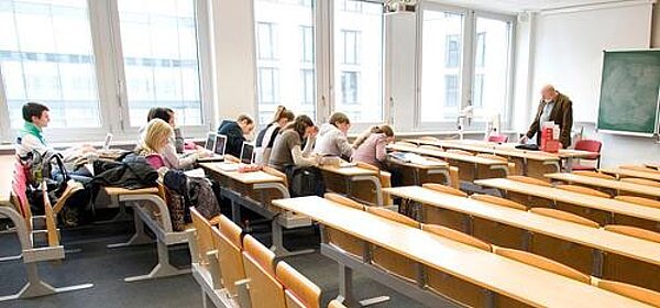 Start der Abschlussprüfungen in der Fachoberschule