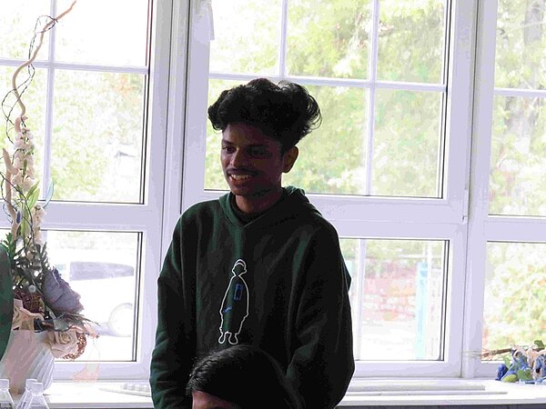 Lächelnder Auszubildender