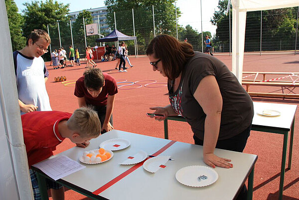 Erzieherklasse gestaltete Sommerfest der IGS „Regine Hildebrandt“ mit