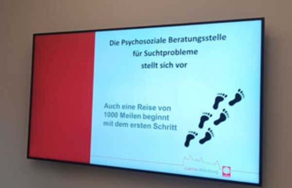Ein Bildschirm zeigt Suchtpräventionspunkte an.