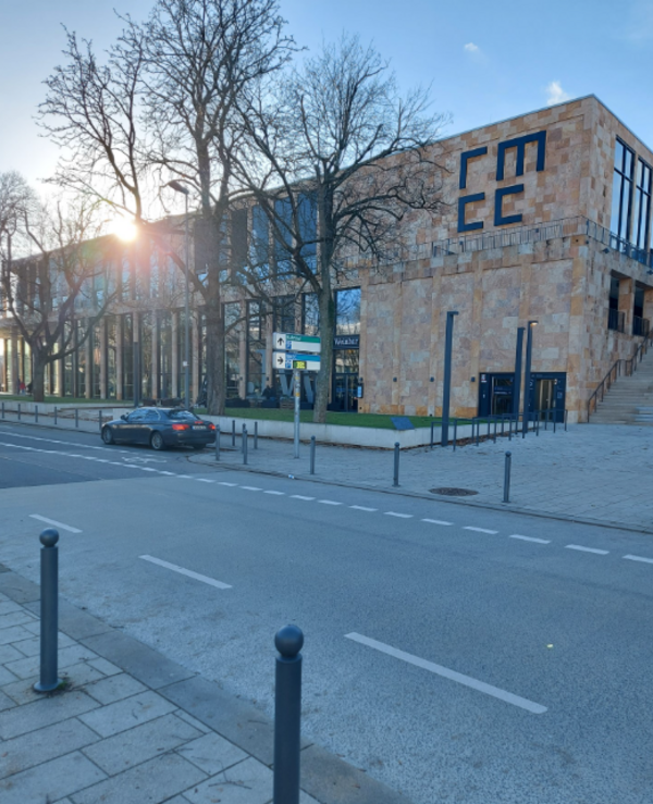 Praxis – „nah“: Besuch im RMCC in Wiesbaden