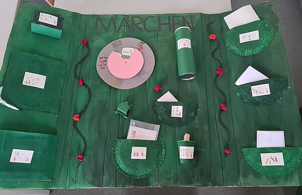 Schüler*innen gestalten kreative Lapbooks