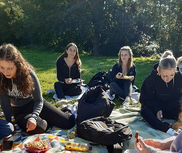 Spielen. Essen. Lachen. Lernen.