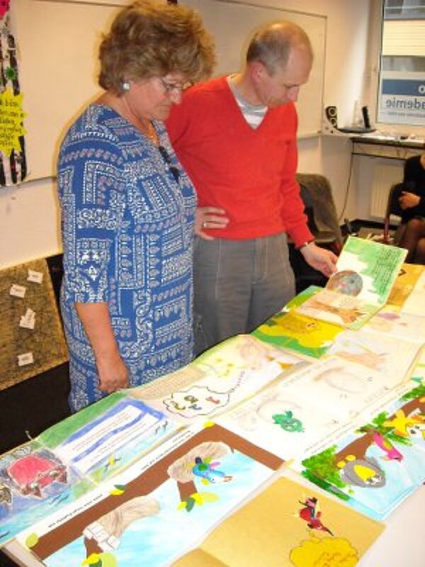 Kinderbuchillustrator Thomas Röhner besucht Erzieher-Klasse