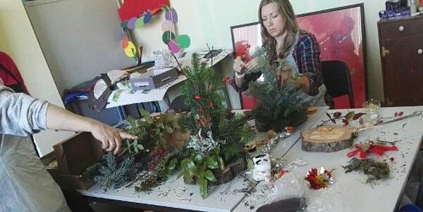 Schüler helfen bei Organisation der Nikolaus-Feier im Pflegeheim