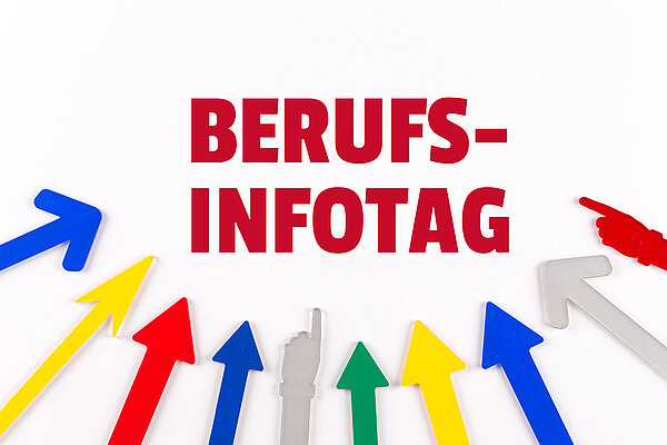 Unter der Aufschrift "Berufs-Infotag" in roten Lettern auf weißem Hintergrund zeigen bunte Pfeile in einem Halbkreis angeordnet auf diese Aufschrift. 