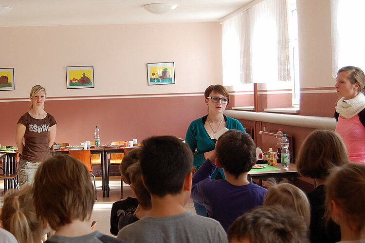 Sozialassistenten in gesunder Mission in der Grundschule