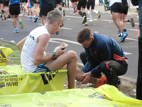 Massage-Schüler beim Marathon