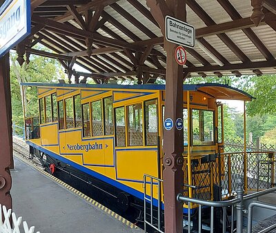 Gelbe Nerobergbahn in Wiesbaden