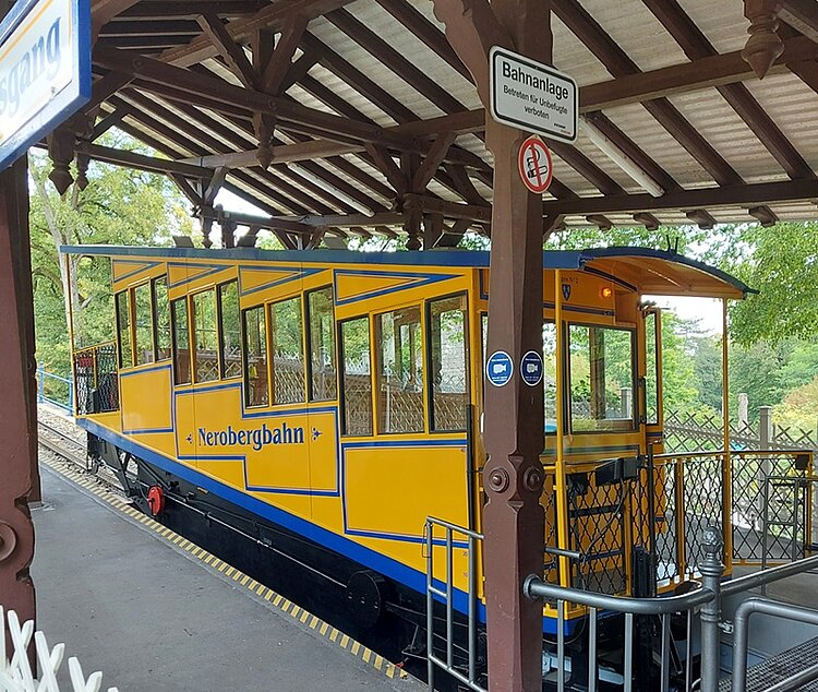 Exkursion zum Kurhaus Gelbe Nerobergbahn in Wiesbaden