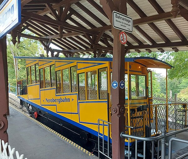 Exkursion zum Kurhaus Gelbe Nerobergbahn in Wiesbaden