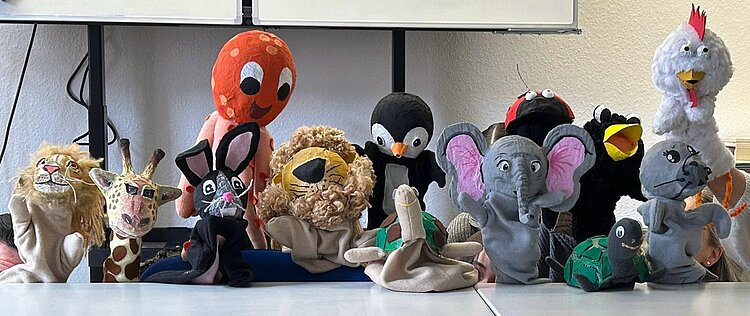 Wir lassen die Puppen tanzen