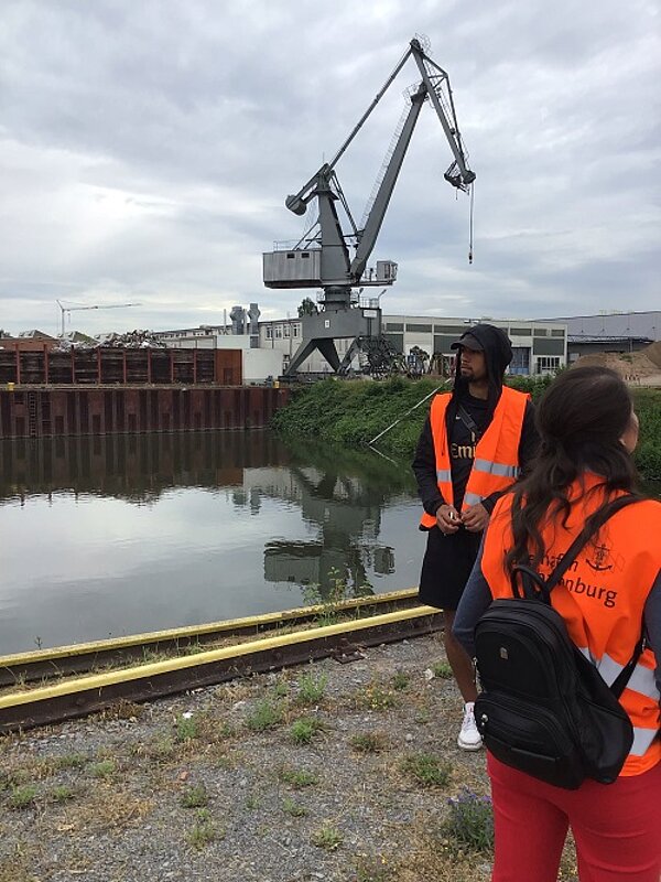 Güterumschlag per Schiff und Bahn