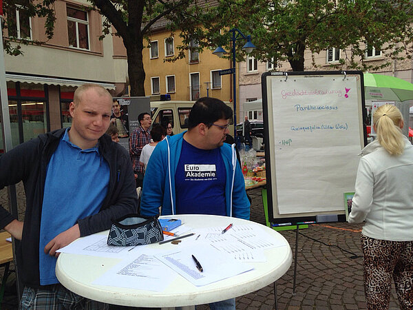 Altenpflegeklasse begeisterte mit vielfältigen Angeboten auf dem Seniorenmarkt