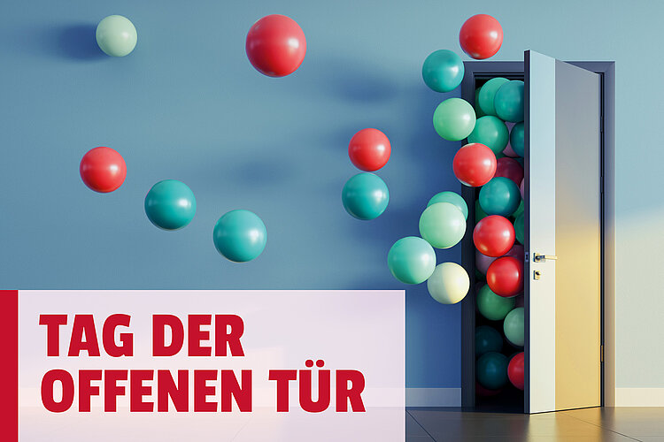 Das Bild zeigt eine teilweise geöffnete Tür, aus der eine große Menge bunter Ballons strömt. Die Ballons haben hauptsächlich rote, grüne und blaue Farben. Der Hintergrund ist in einem kühlen Blauton gehalten, was die Farbakzente der Ballons noch stärker hervorhebt. Unterhalb der Szene steht in großen roten Buchstaben auf hellem Hintergrund der Text „TAG DER OFFENEN TÜR“.