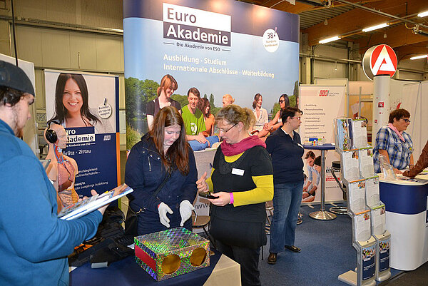 Pflegeberufe auf Messe vorgestellt