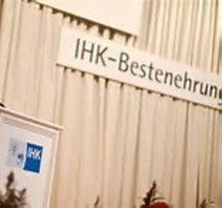 Bestenehrung bei der IHK – unsere Absolventen sind dabei!