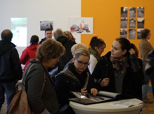 Projekt "WIR": Fotoausstellung eröffnet