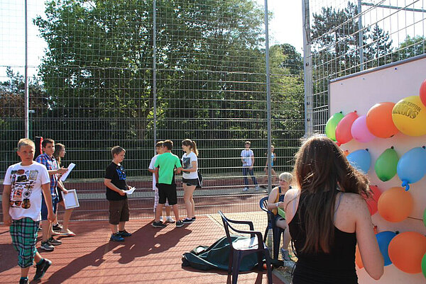 Erzieherklasse gestaltete Sommerfest der IGS „Regine Hildebrandt“ mit