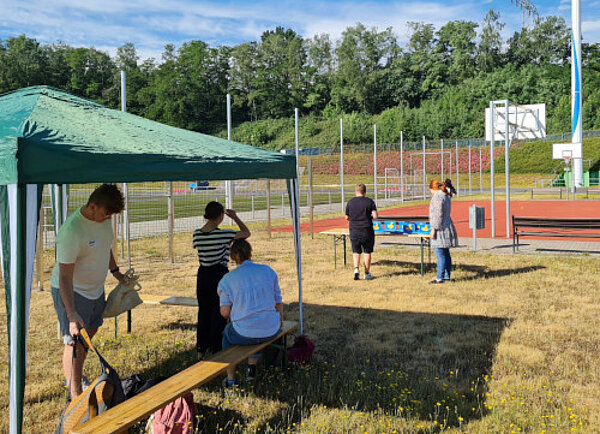 Sozialassistent*innen gestalten Sommerfest der Lukaswerkstatt mit