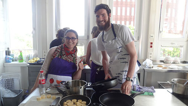 "La cuisine" heißt "la cocina"
