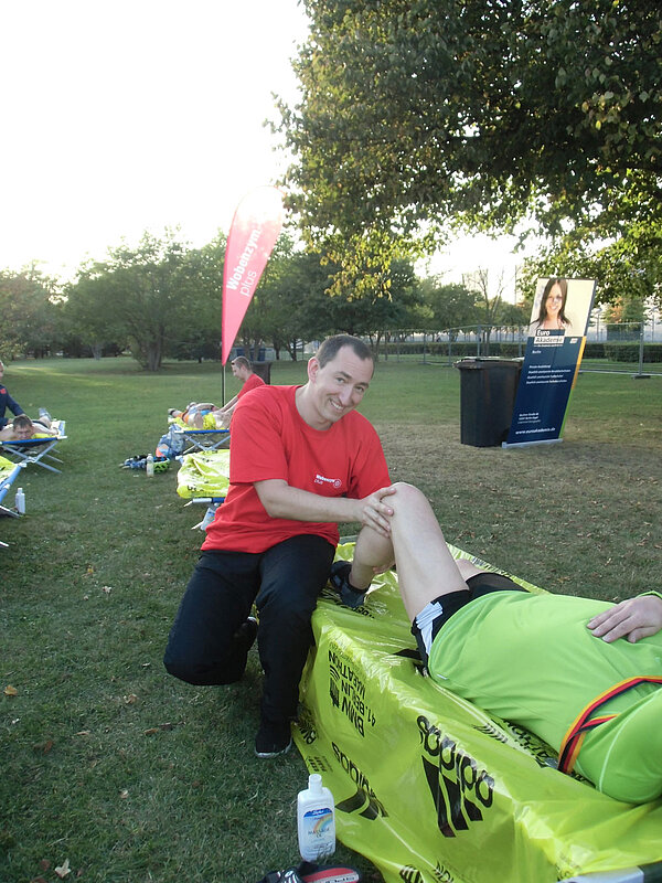 Massage-Schüler beim Marathon