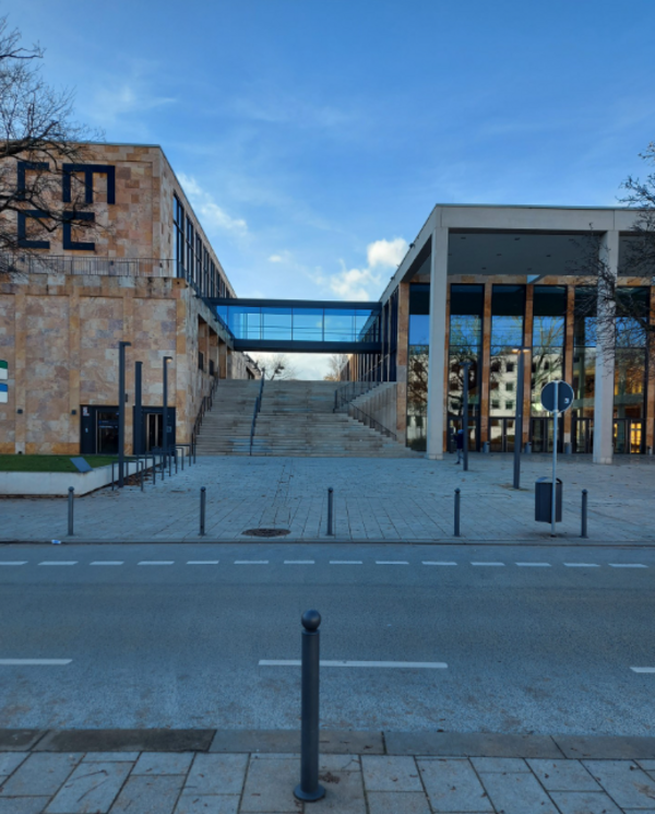 Praxis – „nah“: Besuch im RMCC in Wiesbaden
