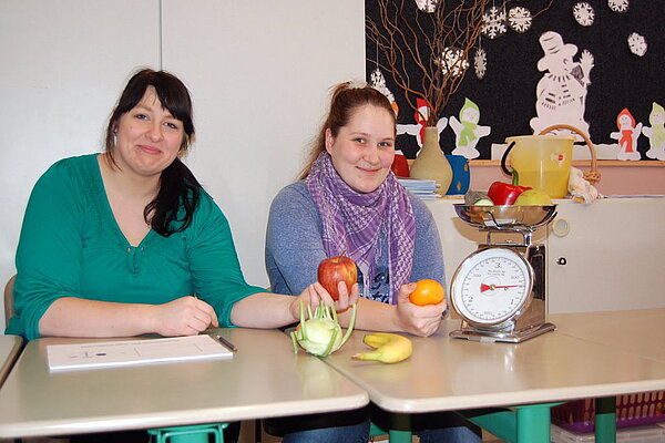 Sozialassistenten in gesunder Mission in der Grundschule