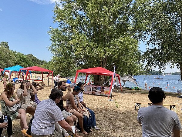 Schulstunde am Strand