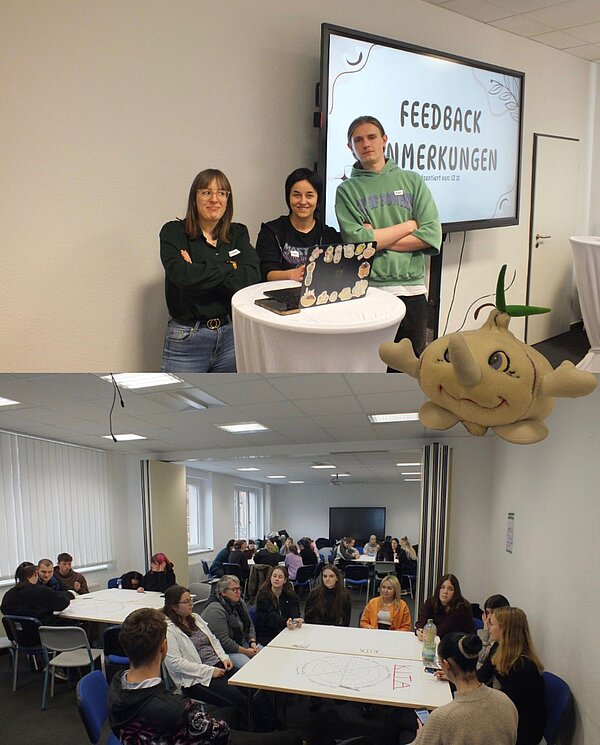 Eine Fotocollage: Oben stehen drei Schüler*innen mit verschränkten Armen vor einer Präsentationsfolie mit der Aufschrift "Feedback/Anmerkungen". Unten sitzen viele Menschen um verschiedene Tische in einem Klassenraum. In der Mitte ist eine Art Kuscheltier zu sehen.