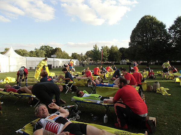 Massage-Schüler beim Marathon