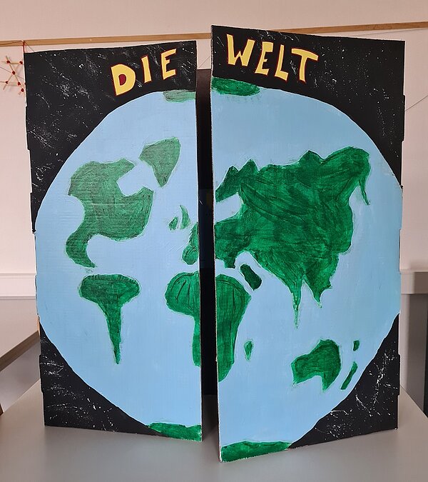 Schüler*innen gestalten kreative Lapbooks