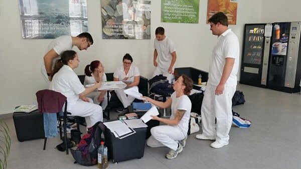 Praktische Prüfung für die zukünftigen Physiotherapeuten