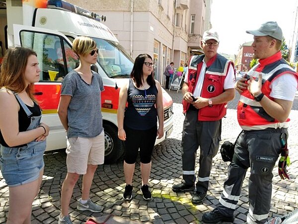 Reges Treiben auf dem Bitterfelder Seniorenmarkt