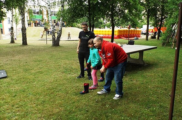 Sozialassistenten-Azubis unterstützen Kinderfest in Wolfen