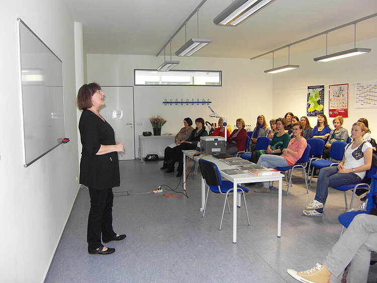 Zeugnisse für Absolventen der berufsbegleitenden Erzieherausbildung