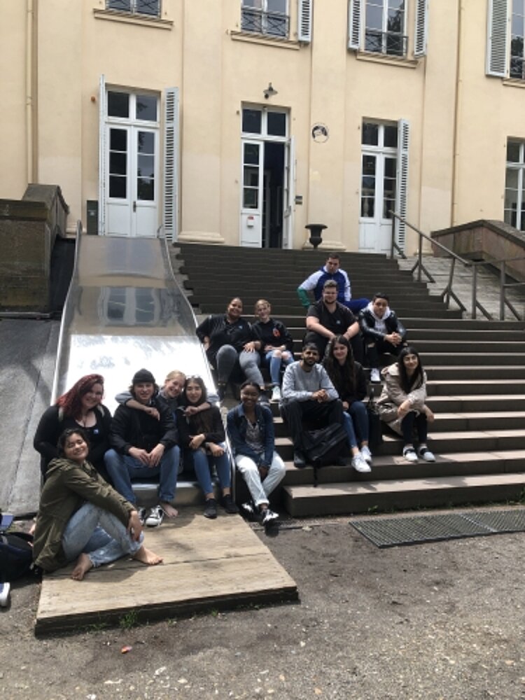 Wir sehen schwarz
